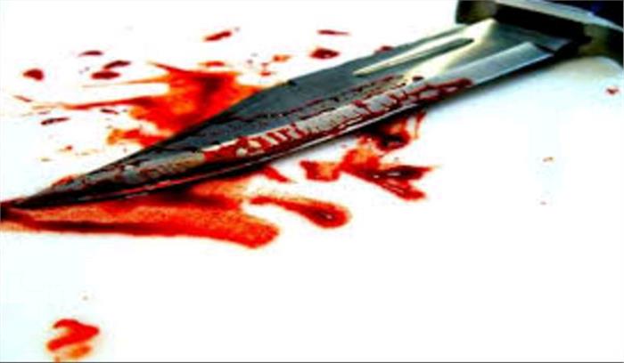 सिरफिरे आशिक ने लड़की को मारा चाकू 