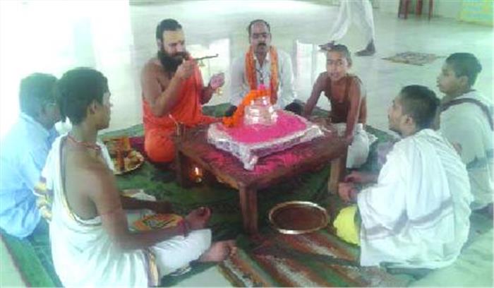 अभिमुक्तेश्वरानंद सरस्वती के स्वास्थ्य के लिए पूजा-अर्चना