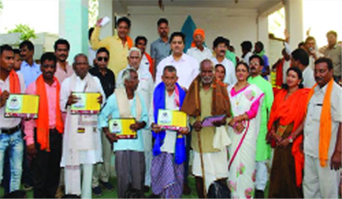 सांसद ने चौपाल लगाकर सुनी समस्याएं 