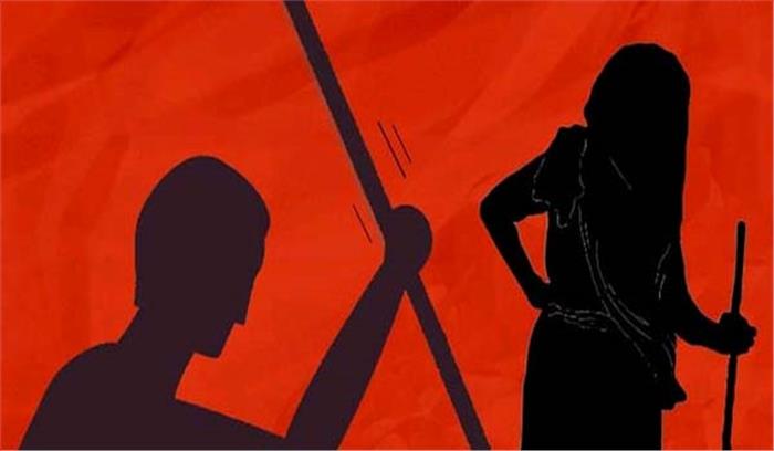 उप्र : दुष्कर्म का विरोध करने पर महिला को अधमरा किया