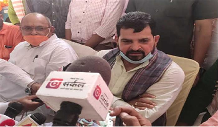 आरोपी मुस्लिम होने के कारण राहुल प्रियंका नहीं जा रहे हैं बलरामपुर : बृजभूषण