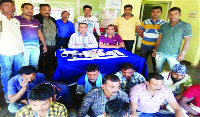 जंगल से 10 जुआड़ी गिरफ्तार, 6 लाख जब्त