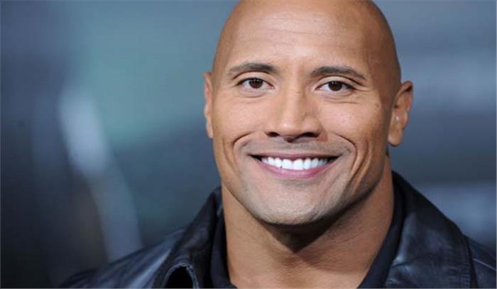 बेटी को सिखा रहे महिला शक्ति का मूल्य :  ड्वेन जॉनसन