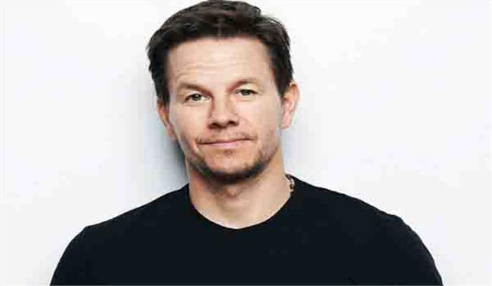 अभिनेता मार्क वॉल्बर्ग दिए निर्देशन क्षेत्र में पदार्पण करने के संकेत