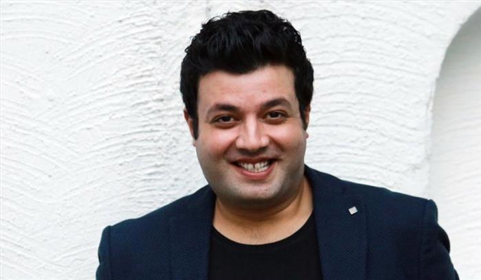 वरुण शर्मा ने आवारा कुत्तों के लिए स्वेटर और मोजे खरीदे