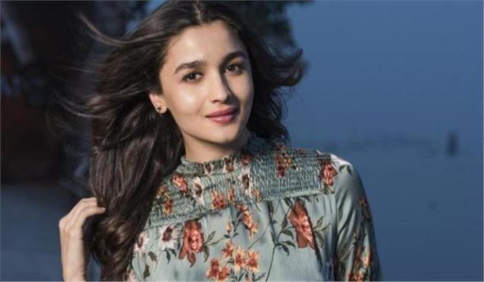 रणबीर कपूर की परफॉर्मेंस देखकर अपने डायलॉग भूल जाती हूँ :आलिया