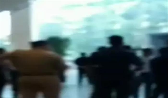 अभिनेत्री के ब्यूटी पार्लर पर सीबीआई की छापेमारी अभिनेत्री के ब्यूटी पार्लर पर सीबीआई की छापेमारी