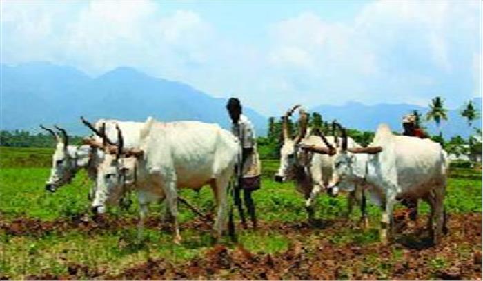 प्रशासन ने किसानों को कर्ज नहीं चुकाने दी नोटिस