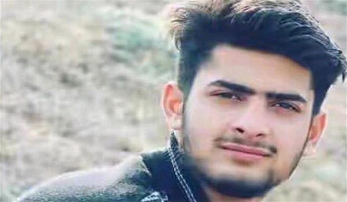 अफजल गुरु के बेटे, बुरहान वानी के भाई ने परिवार का सम्मान बढ़ाया अफजल गुरु के बेटे, बुरहान वानी के भाई ने परिवार का सम्मान बढ़ाया