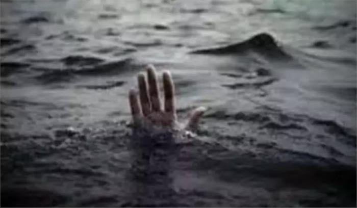 अफगानिस्तान:  नदी में कार गिरने से 10 लोग डूबे