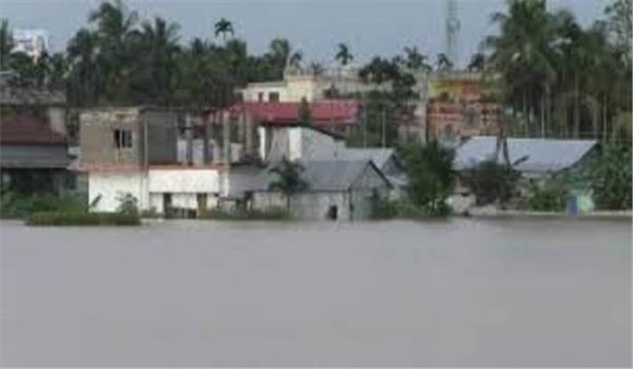 त्रिपुरा के स्कूलों में नाव के सहारे बांटे प्रश्न-पत्र 