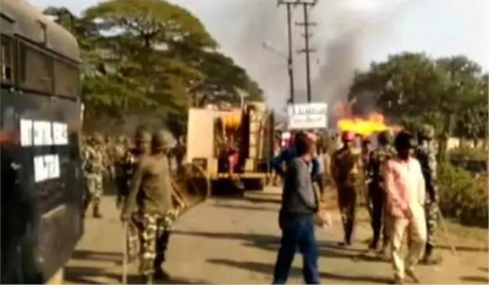 प्रदर्शनकारियों पर फायरिंग के खिलाफ जनजातीय दलों का बंद