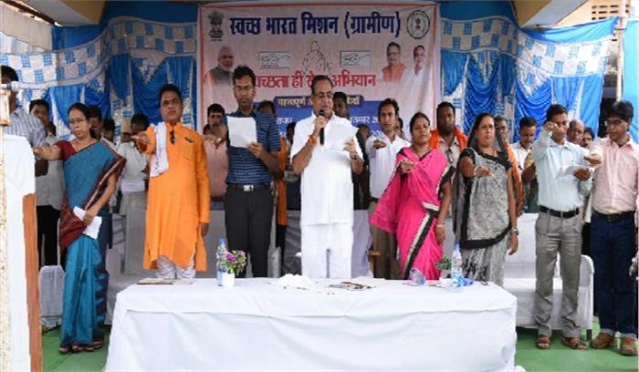 अपने घर, मोहल्ले एवं गांव को स्वच्छ बनाएं : अग्रवाल