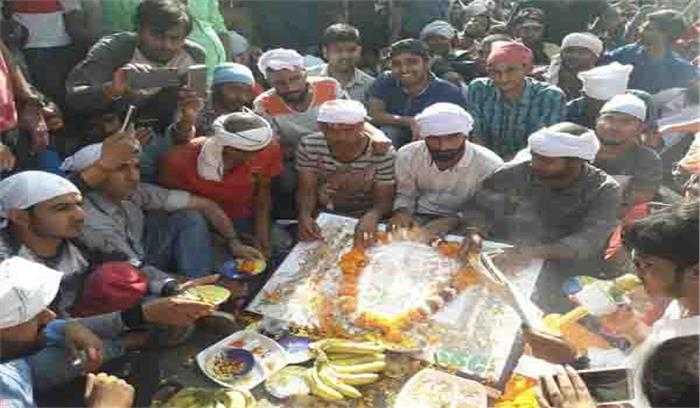 आंदोलनकारी छात्रों ने मनाई एसएससी की तेरहवीं