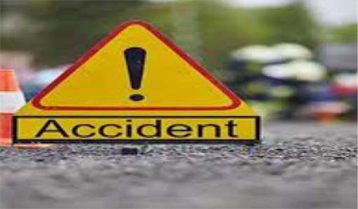 उत्तर प्रदेश  : आगरा-लखनऊ एक्सप्रेसवे पर सड़क हादसे में 2 की मौत, 4 घायल