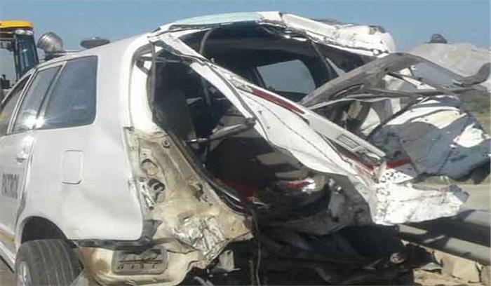 आगरा-लखनऊ एक्प्रेम वे में सड़क हादसे में तीन लोगों की मृत्यु