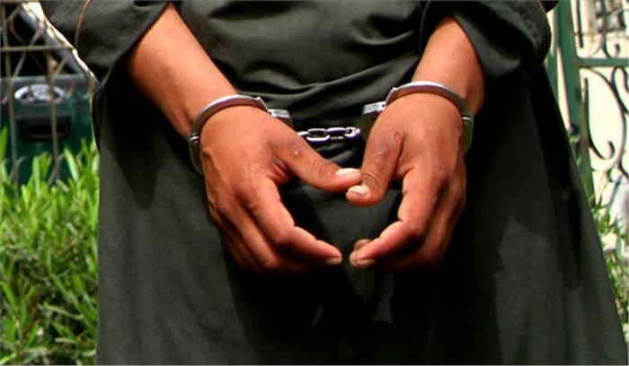 आगरा मुठभेड़ में  इनामी बदमाश गिरफ्तार