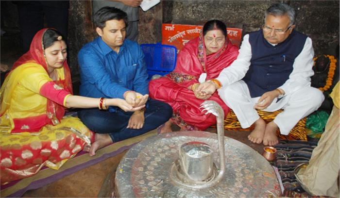 अगस्ता वेस्टलैंड की याचिका खारिज होने पर रमन सिंह ने किए भोरमदेव मंदिर के दर्शन