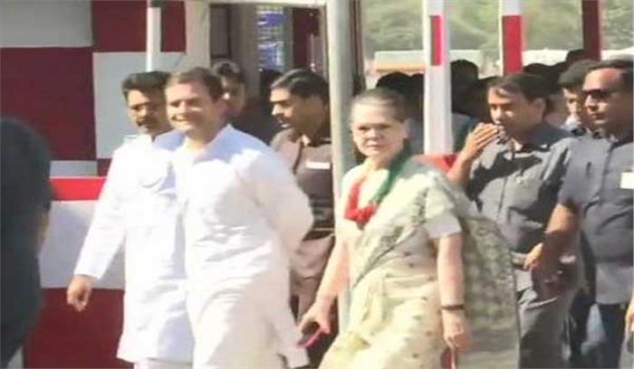 कांग्रेस कार्यसमिति की बैठक में सोनिया गांधी और राहुल गांधी के साथ नहीं बैठीं प्रियंका गांधी कांग्रेस कार्यसमिति की बैठक में सोनिया गांधी और राहुल गांधी के साथ नहीं बैठीं प्रियंका गांधी