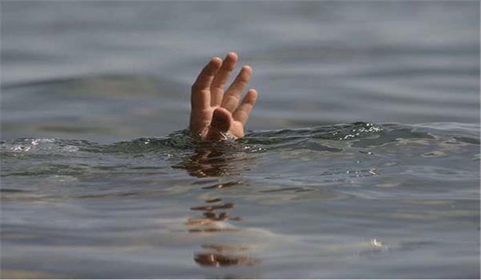 साबरमती नदी में चार ने लगायी छलांग, दो की मौत