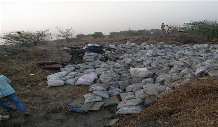 अहमदाबाद में सीमेंट से भरा ट्रक पलटा, 19 की मौत