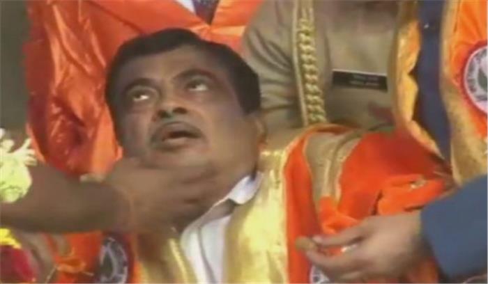 महाराष्ट्र: तबीयत बिगड़ने से गडकरी मंच पर बेहोश