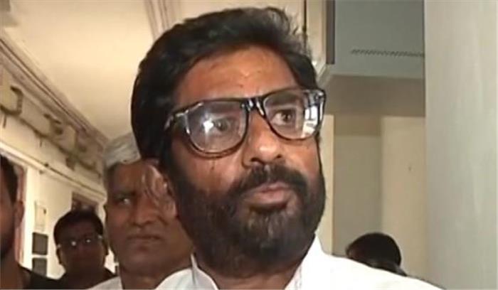 शिव सेना सांसद गायकवाड पर लगा प्रतिबंध  एयर इंडिया ने हटाया
