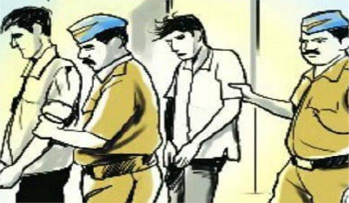 हवाई अड्डे से सोने की छड़ें बरामद, छह गिरफ्तार हवाई अड्डे से सोने की छड़ें बरामद, छह गिरफ्तार