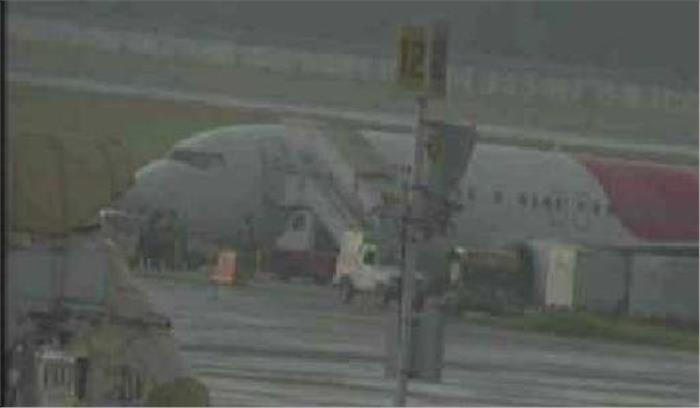 एयर इंडिया का विमान रनवे पर फिसला