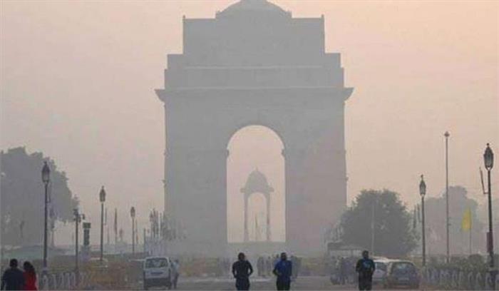 दिल्ली में बादल छाए, बारिश की संभावना, एक्यूआई बहुत खराब श्रेणी में