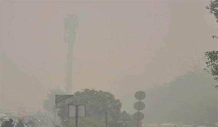 दिल्ली में बदला मौसम, दिनभर छाई रही धुंध