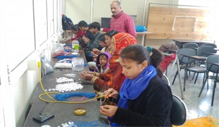 एयर कंडीशनर और एलईडी उत्पादन में पीएलआई से 4 लाख नौकरियां