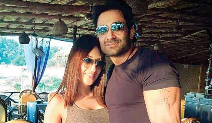 दिल्ली: एयर होस्टेस सुसाइड केस में पति को 14 दिन की न्यायिक हिरासत दिल्ली: एयर होस्टेस सुसाइड केस में पति को 14 दिन की न्यायिक हिरासत