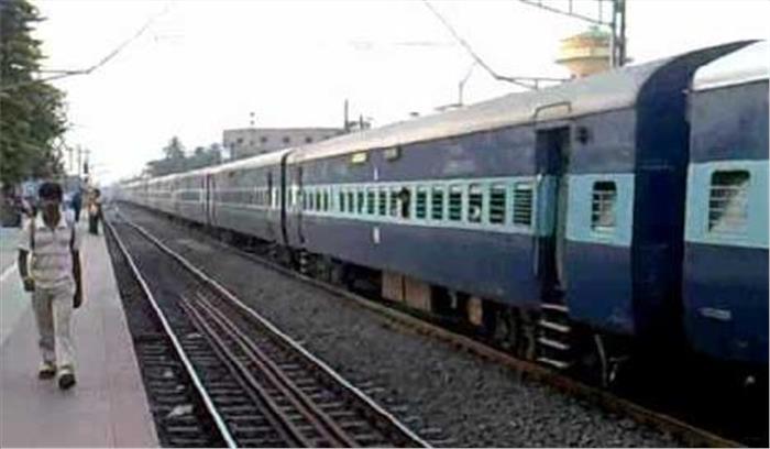 उप्र : अकालतख्त एक्सप्रेस में बम मिलने से अफरा-तफरी ,यात्री सुरक्षित