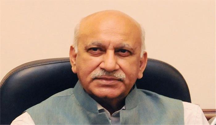 अकबर के समर्थन में आई संडे गार्जियन की महिला संपादक