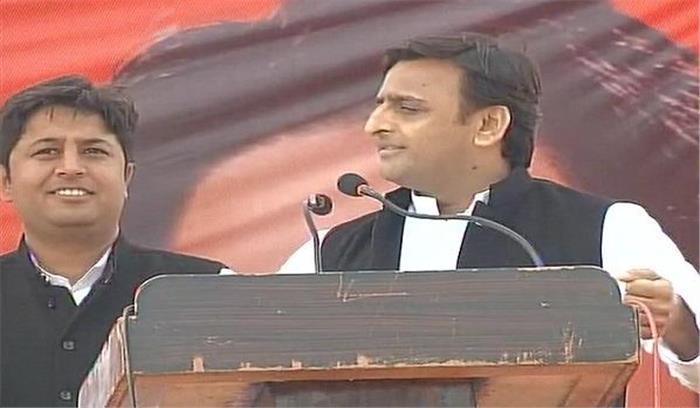 मोदी गुजरात से पलायन करके आए हैं : अखिलेश