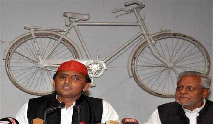 जो फेल होता है वही देता है दोबारा परीक्षा: अखिलेश