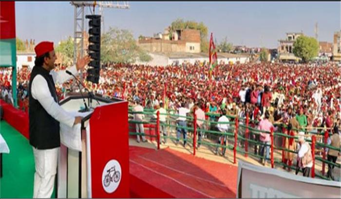 बुंदेलखंड को अच्छे दिन वालों ने भेजी थी पानी की खाली ट्रेन : अखिलेश बुंदेलखंड को अच्छे दिन वालों ने भेजी थी पानी की खाली ट्रेन : अखिलेश