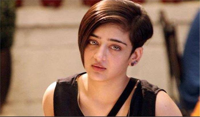 पिता के साथ काम पसंद करूंगी अगर दिलचस्प पटकथा वाली फिल्म मिली : अक्षरा हासन