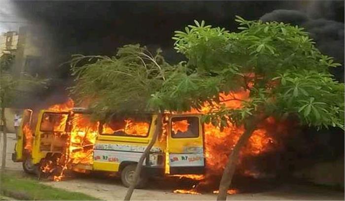 अक्षरधाम के पास विद्यार्थियों से भरी मिनी बस में लगी आग, सभी सुरक्षित 