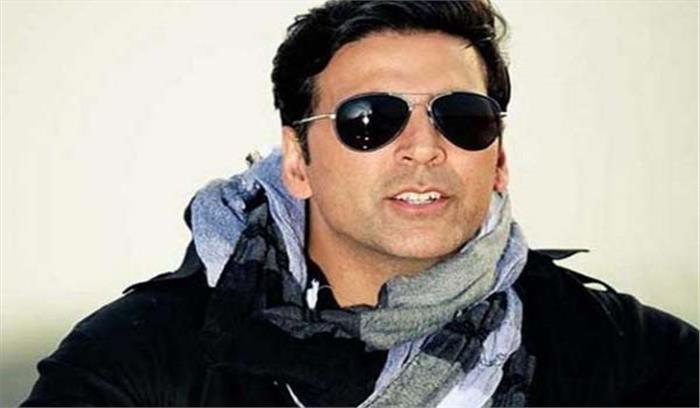 अक्षय कुमार ने केसरी की पूरी टीम के साथ सेट पर क्रिकेट खेला​​​​​​​