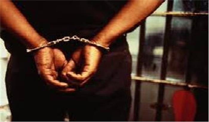 शराब बेचता युवक गिरफ्तार