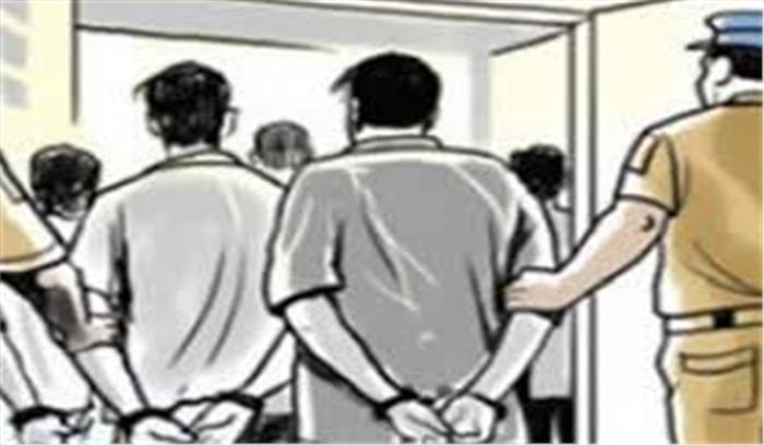 बिहार के जिला अधिकारी कार्यालय में शराब पीते रंगे हाथ 3 गिरफ्तार