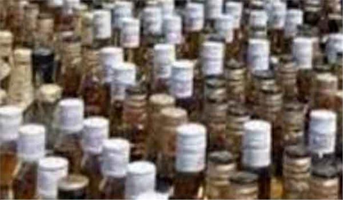 बिहार: शराब की बोतलें तालाब से बरामद