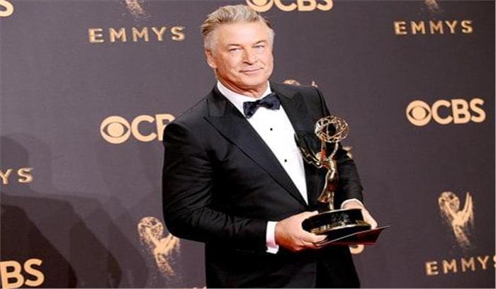 डोनाल्ड ट्रंप के किरदार के लिए एलेक बाल्डविन ने जीता एमी अवॉर्ड