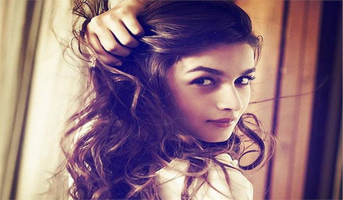 ब्रह्मास्त्रके लिए बुल्गारिया रवाना हुईं आलिया भट्ट ब्रह्मास्त्रके लिए बुल्गारिया रवाना हुईं आलिया भट्ट