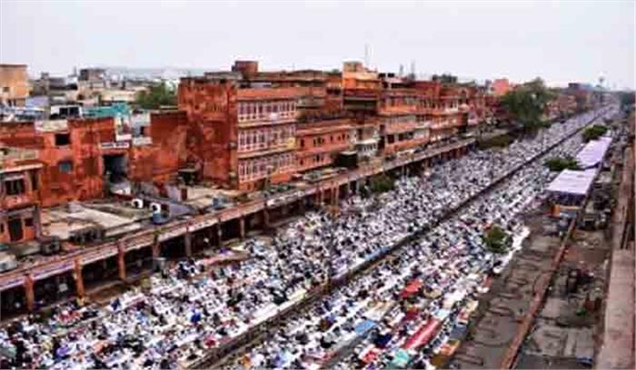 अलीगढ़ के मुफ्ती ने सड़कों के बजाय छतों पर नमाज के आदेश दिए अलीगढ़ के मुफ्ती ने सड़कों के बजाय छतों पर नमाज के आदेश दिए