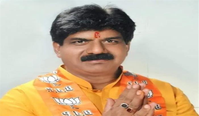 अलीगढ़ में विधायक संग घटना के बाद पुलिस अफसर निलंबित अलीगढ़ में विधायक संग घटना के बाद पुलिस अफसर निलंबित