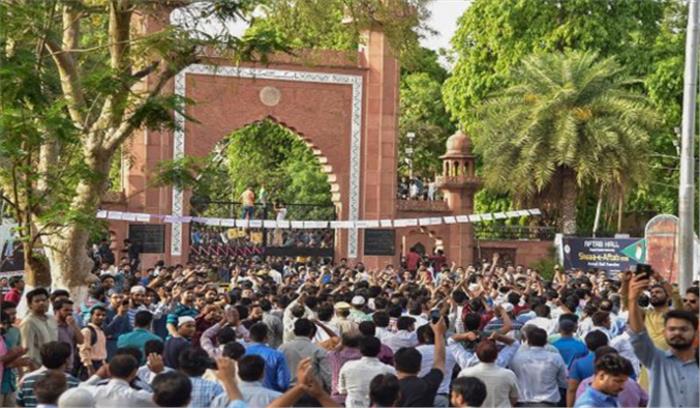 अलीगढ़ मुस्लिम यूनिवर्सिटी में जिन्ना पर जंग जारी, छात्रों ने किया क्लास का बायकॉट
