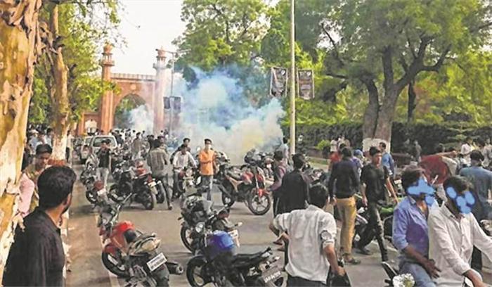 एएमयू में जिन्ना की तस्वीर पर बवाल को लेकर दो मामले दर्ज